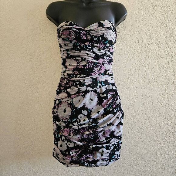 BCBGMaxAzria Winnie Bodycon Dress - Picture 2 of 9